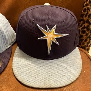 Selling hat new era